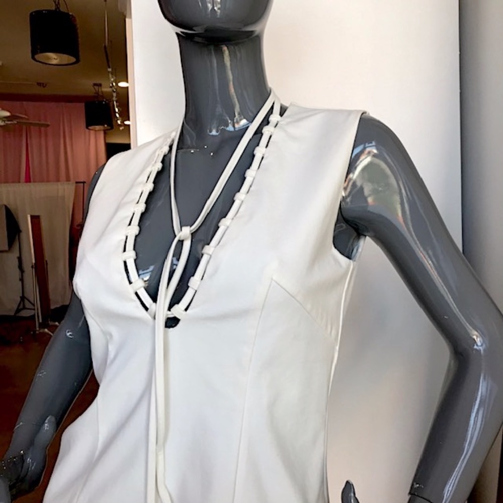 FINDERS KEEPERS Plunge Neck Sleeveless Top NWOT/ M